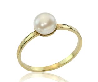Gold Classic Pearl Set Hammered Ring
