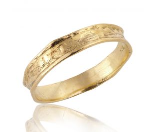 Textured Men's Wedding Ring in Yellow Gold